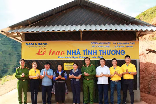 Nam A Bank chung tay cùng đồng bào vùng lũ