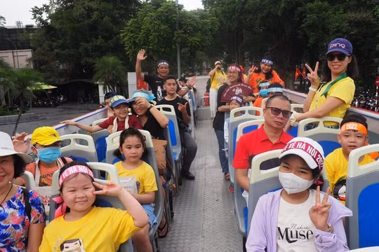 Nha Trang đưa xe buýt thoáng nóc chở khách du lịch vào hoạt động thí điểm