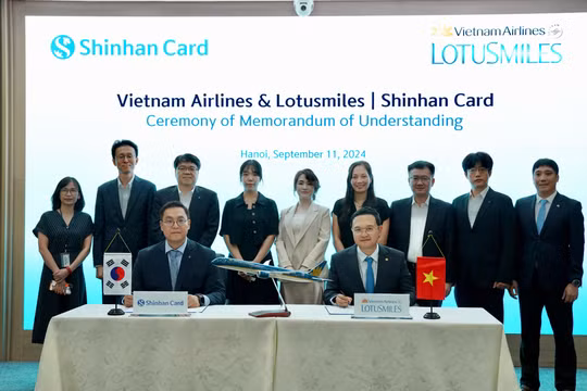 Vietnam Airlines và Shinhan Card ký thỏa thuận phát triển thẻ đồng thương hiệu