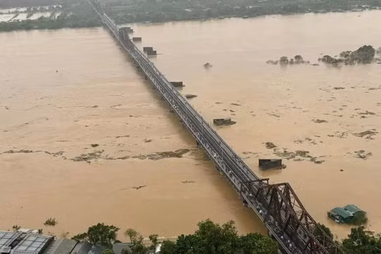 Mực nước sông Hồng, sông Đuống tại Hà Nội đang xuống chậm