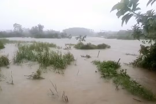 Quảng Ninh: Thường trực Tỉnh ủy chỉ đạo khẩn trương khắc phục hậu quả bão số 3 và ứng phó với diễn biến mới của lũ