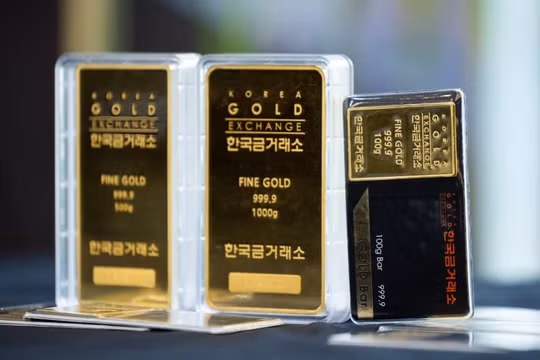 Hàn Quốc: Vàng miếng bán chạy "như tôm tươi" tại cửa hàng tiện lợi, máy bán hàng tự động