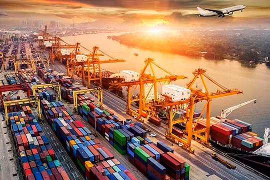 Xuất siêu hơn 8 tỷ USD trong 5 tháng đầu năm