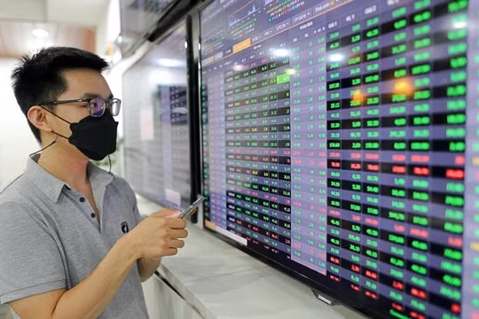 Lùi hạn cập nhật CCCD gắn chip với tài khoản chứng khoán đến 2025