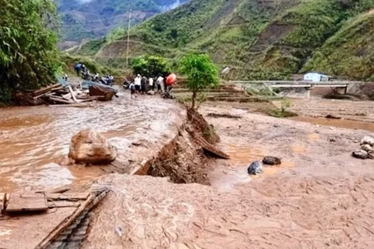 Nguy cơ lũ quét, sạt lở đất sau bão số 6