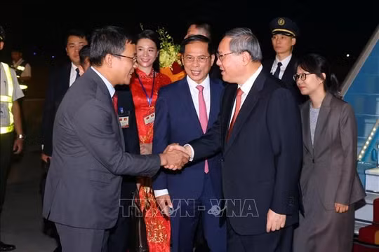 Thủ tướng Quốc vụ viện nước Cộng hòa Nhân dân Trung Hoa Lý Cường bắt đầu thăm chính thức Việt Nam