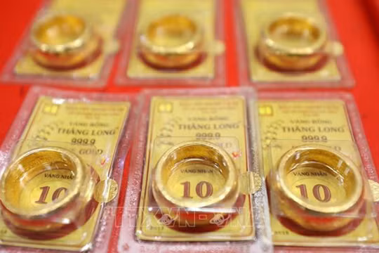 “Ôm” vàng nhẫn từ cuối năm 2023, người mua lãi gần 10 triệu/lượng