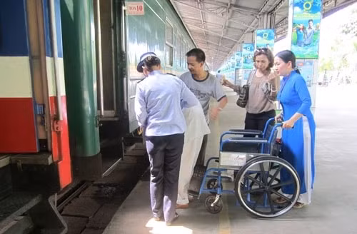 Giảm 90% giá vé tàu Tết cho Mẹ Việt Nam anh hùng