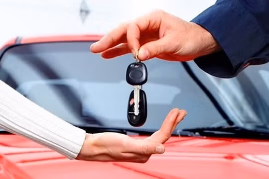 Mua bán xe ô tô cũ có thể sang tên bằng giấy viết tay?