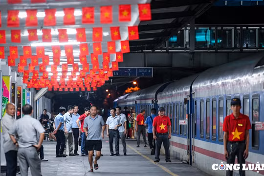 Ga Hà Nội rộn ràng người dân đi tàu về quê, du lịch dịp nghỉ lễ 2/9