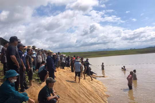 Kon Tum: Lao xuống hồ nước cứu con, người mẹ mang thai cùng 2 đứa trẻ tử vong thương tâm