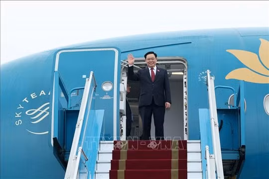 Chủ tịch Quốc hội Vương Đình Huệ lên đường thăm chính thức nước Cộng hòa Nhân dân Trung Hoa