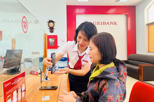 Thu thập sinh trắc học trên Agribank Plus - Cơ hội rinh iPhone 16 và nhiều quà hấp dẫn
