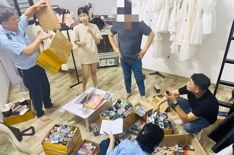 Lào Cai: Kịp thời phát hiện, thu giữ lô hàng hơn 500 máy và phụ kiện thuốc lá điện tử