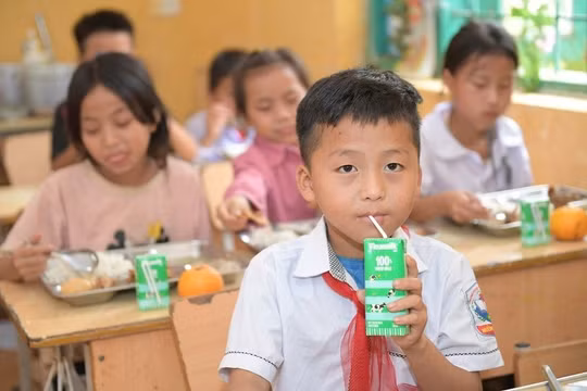Vì mọi trẻ em đều được uống sữa, VINAMILK sẽ không ngừng nỗ lực