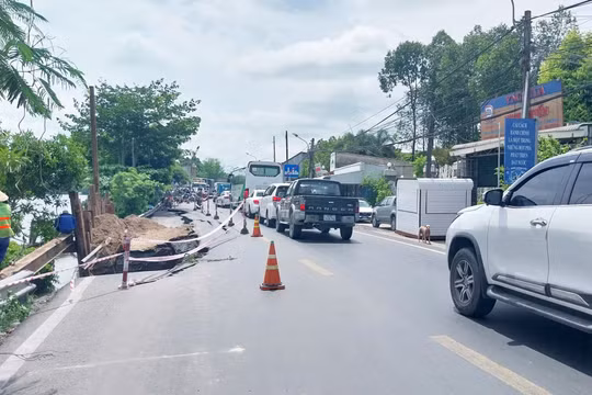 Khắc phục sạt lở trên Quốc lộ 80, đảm bảo an toàn giao thông