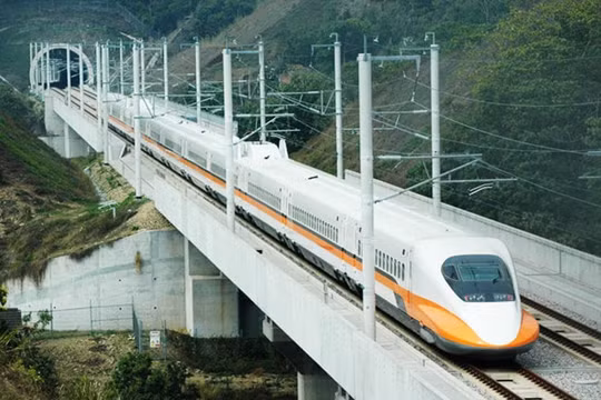 Bộ Chính trị cho ý kiến về chủ trương đầu tư đường sắt tốc độ cao trên trục Bắc - Nam