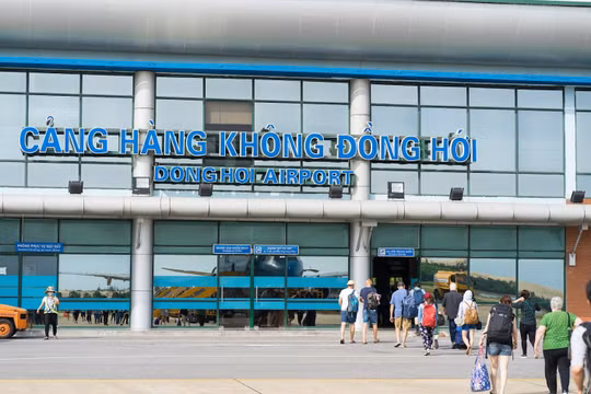 Tạm dừng khai thác sân bay Đồng Hới tránh bão số 4
