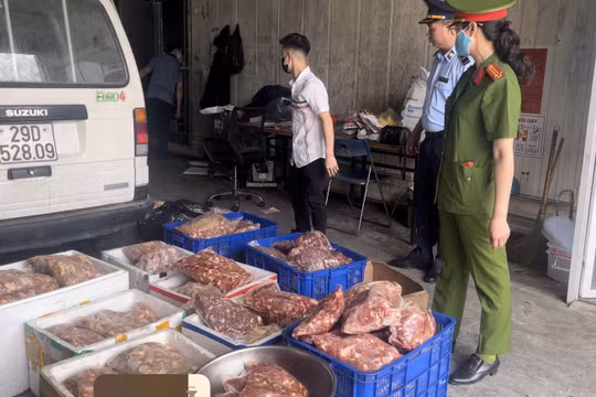 Hà Nội phát hiện 1 tấn thực phẩm đông lạnh có dấu hiệu không rõ nguồn gốc xuất xứ