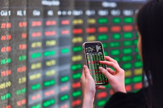 VN-Index tăng trở lại, cổ phiếu ngân hàng hỗ trợ thị trường