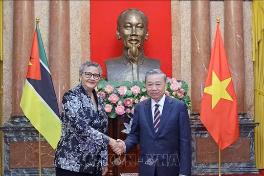 Chủ tịch nước Tô Lâm tiếp Đại sứ các nước trình Quốc thư