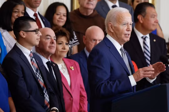 Ông Biden mở đường nhập tịch cho người kết hôn với công dân Mỹ