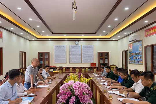 Cầu nối báo chí với cơ sở