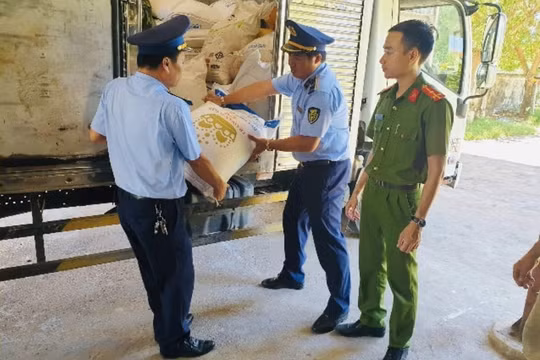 Gian nan cuộc chiến chống đường lậu: Tăng cường bảo vệ người tiêu dùng và mía đường nội địa