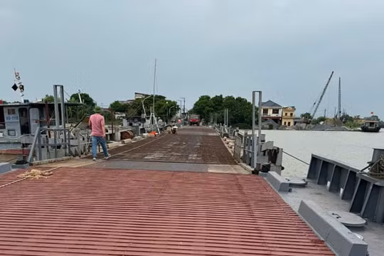Nam Định: Cầu phao Ninh Cường thông xe trở lại