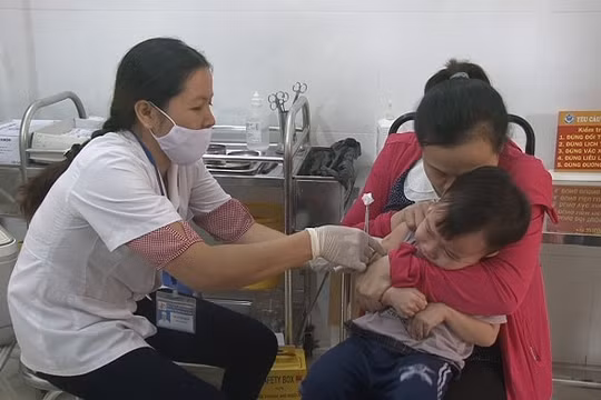 Nam Định: Gần 9.700 trẻ em từ 1-5 tuổi chưa được tiêm đủ mũi vắc-xin có thành phần sởi