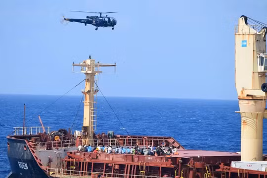 Hải quân Ấn Độ giải cứu tàu khỏi tay cướp biển Somalia