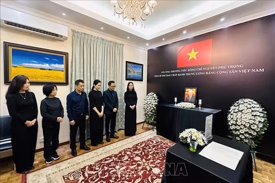 Đại sứ quán Việt Nam tại Sri Lanka và Bangladesh long trọng tổ chức lễ viếng Tổng Bí thư Nguyễn Phú Trọng
