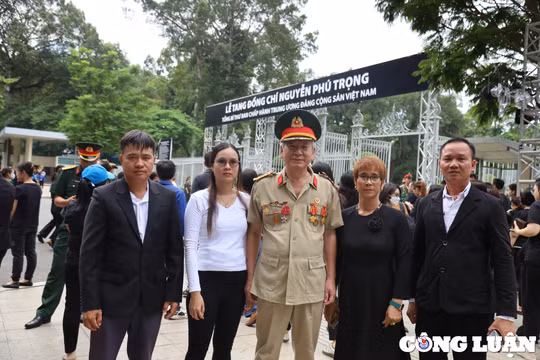 Những đoàn người cuối cùng viếng Tổng Bí thư Nguyễn Phú Trọng tại Hội trường Thống Nhất