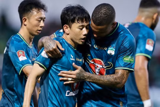 Minh Vương tiếp tục "dành cả thanh xuân" với HAGL