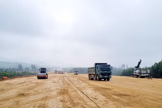 Tăng tốc thi công, nỗ lực đảm bảo thông xe cao tốc qua Hà Tĩnh vào tháng 6/2025
