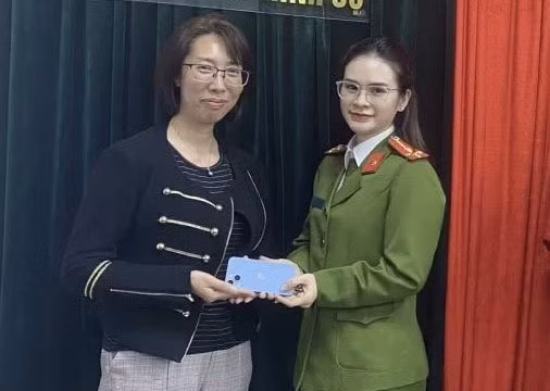 Bắt đối tượng cướp giật tài sản của người nước ngoài trên phố ở Hà Nội