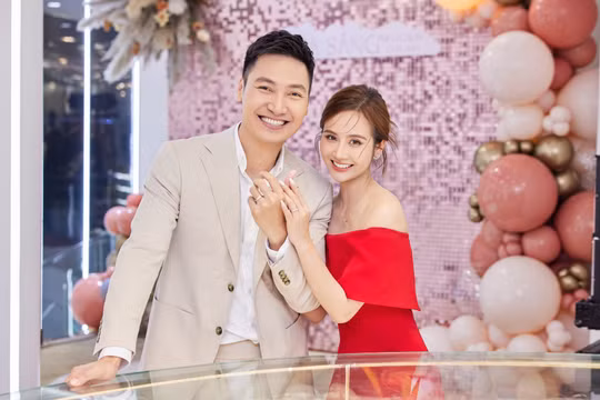 Cặp đôi "Chúng ta của 8 năm sau" chọn nhẫn đính hôn nào?