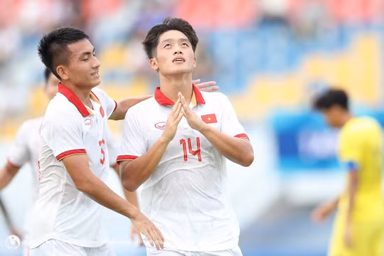 Văn Chuẩn và Nhật Nam tỏa sáng, U23 Việt Nam đánh bại chủ nhà U23 Tajikistan