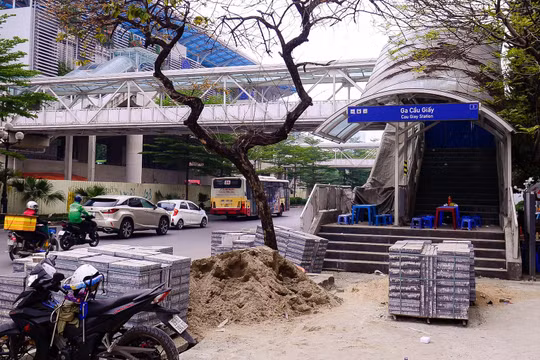 Đi đường sắt Nhổn - Ga Hà Nội, người dân có thể gửi xe ở đâu?