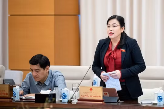 “Thầy cô giáo có thể không giàu có, song tấm lòng đạo đức phải giàu có”