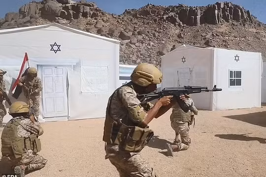 Hình ảnh và video cho thấy Houthi 'ráo riết' tập trận khi bị Mỹ và Anh tấn công