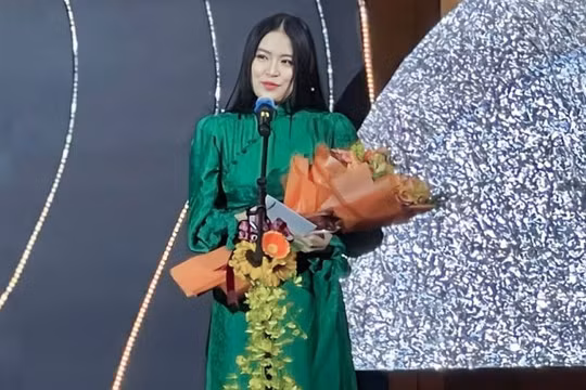 Hoàng Thùy Linh là "Ca sĩ nổi bật của năm"