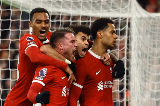 Liverpool ngược dòng đánh bại Luton ở vòng 26 Ngoại hạng Anh
