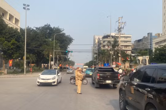 Lực lượng CSGT Sầm Sơn căng mình điều tiết giao thông những ngày lễ