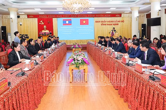 Trao tặng Huân chương, Huy chương Hữu nghị của Nhà nước Lào cho tập thể, cá nhân tỉnh Nam Định