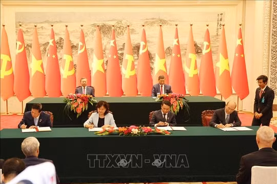 Hội Nhà báo Việt Nam và Hội Nhà báo toàn quốc Trung Quốc kí kết Bản Ghi nhớ về Chương trình trao đổi báo chí – truyền thông giai đoạn 2024 -2029