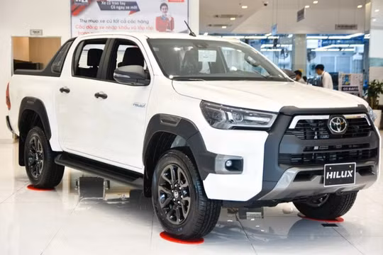 Toyota Hilux sắp trình làng 3 phiên bản mới tại Việt Nam, giá từ 668 triệu đồng