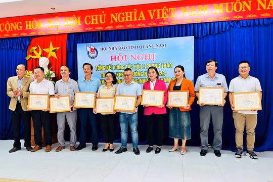 Hội Nhà báo tỉnh Quảng Nam khen thưởng nhiều tập thể, cá nhân có thành tích tiêu biểu