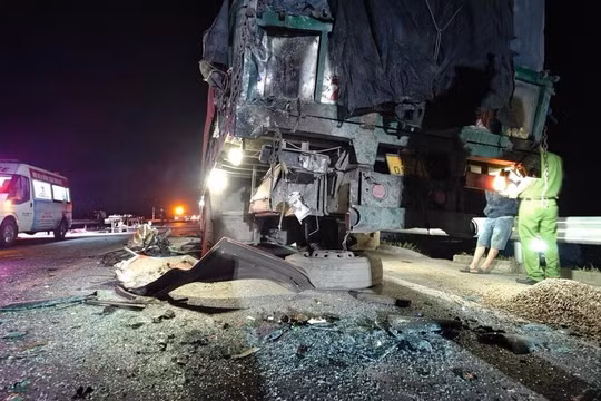 Điều tra nguyên nhân vụ tai nạn thảm khốc trên cao tốc Cam Lộ - La Sơn, 11 người thương vong
