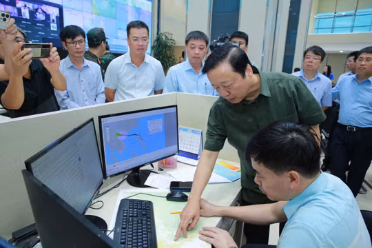 Phó Thủ tướng Trần Hồng Hà kiểm tra, họp với các địa phương về diễn biến siêu bão Yagi